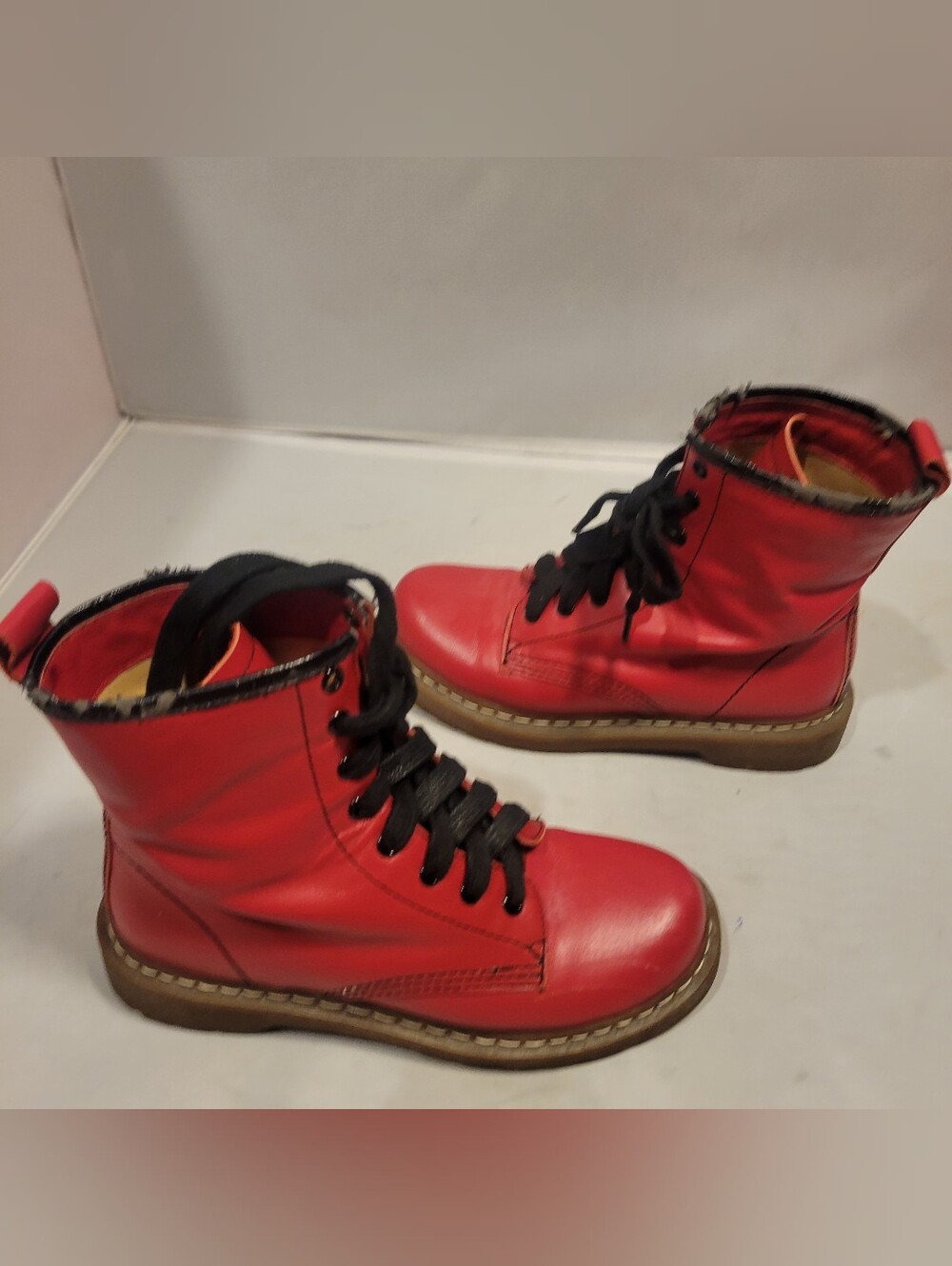 Dr. Martens 1460 Women's Size 7 Cherry Red Patent Leather 8-Eye Lace Up Boots